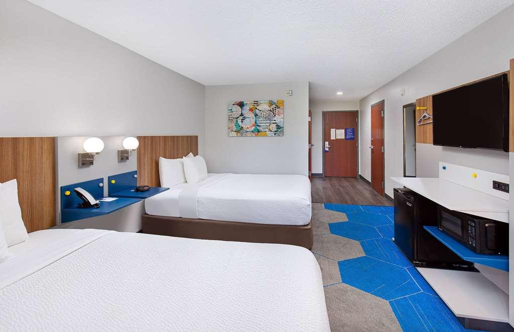 Microtel Inn & Suites Columbus North Room photo